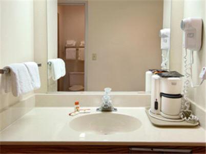 Queen Room with Mountain View - Disability Access/Non-Smoking